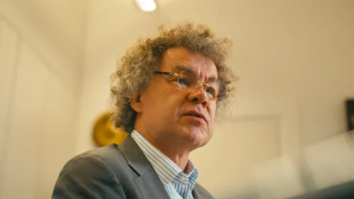 क्या जर्मन सांसद ने संसद में नाजी सैल्यूट किया? तीन साल की जेल हो सकती है!