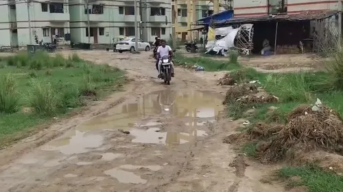 कानपुर देहात आसरा कॉलोनी: 398 परिवारों को घर मिला, पर सड़क-नाला-बिजली का इंतज़ार जारी