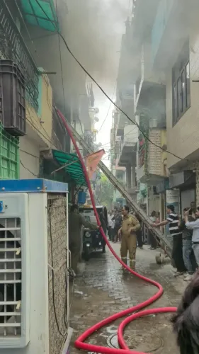 क्या गाजियाबाद में मकान में लगी भीषण आग से बड़ा हादसा टल गया?