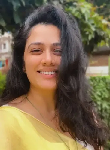 Why Does Girija Oak Believe Informed Parents Reduce Childhood Trauma?