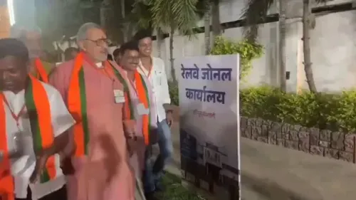 Giriraj Singh inaugurates BJP exhibition in Vaishali