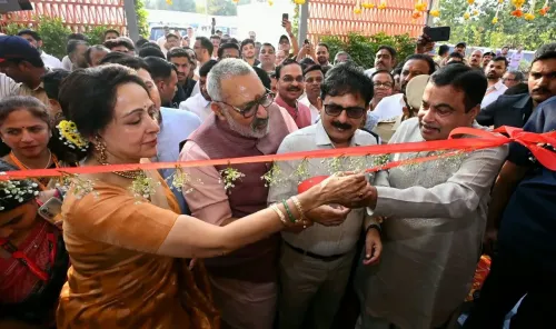 Giriraj Singh inaugurates Handloom Industries building in Nagpur