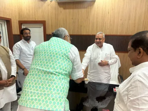 Giriraj Singh meets BJP's Saudan Singh at Patna HQ