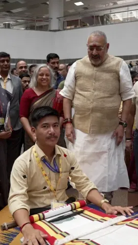 Giriraj Singh meets young handloom weaver bringing faces to life on loom