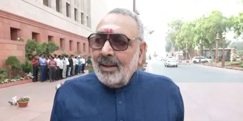 गिरिराज सिंह ने राहुल गांधी पर कड़ा प्रहार, विदेश यात्रा से विशेषज्ञ बनने का किया खंडन