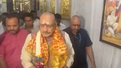 Giriraj Singh offers prayers at Delhi temple on BJP's 12th year