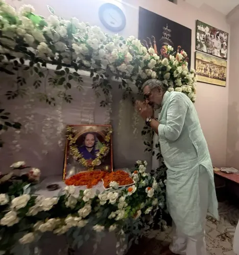 Giriraj Singh Pays Condolences in Narkatiaganj
