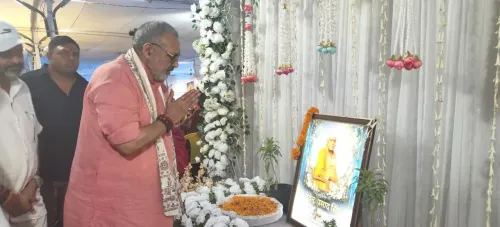Giriraj Singh pays tribute to BJP worker Devendra Prasad Singh
