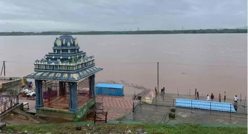 Godavari crosses second danger mark at Bhadrachalam; 38 rescued