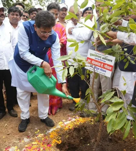 Goyal Plants Trees at Borivali Park Under Ek Ped Maa Ke Naam