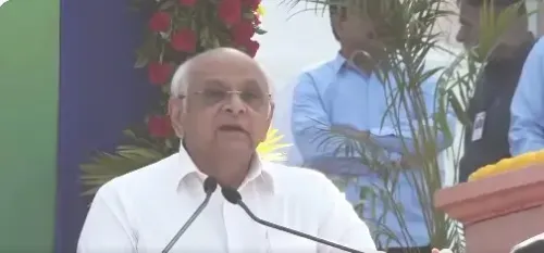 क्या गुजरात ने बारिश से प्रभावित किसानों के लिए 10 हजार करोड़ का राहत पैकेज घोषित किया?