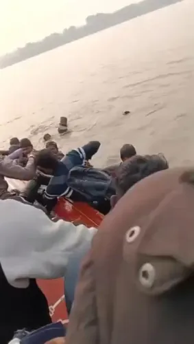 What Happened When a Boat Overturned in the Mahisagar River?
