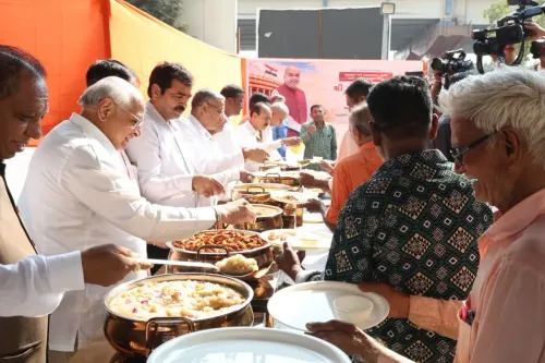 Gujarat CM serves meals at Sola Hospital's free Annakshetra