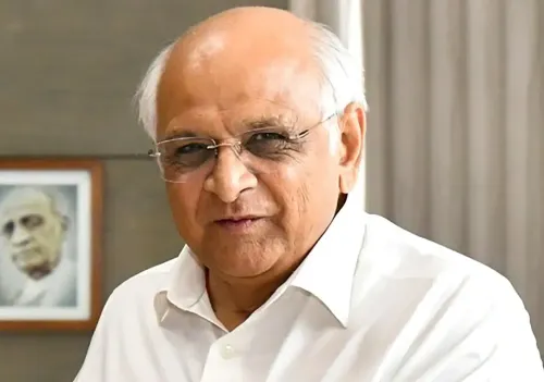 How has Gujarat disbursed over Rs 1,432 crore to women self-help groups?