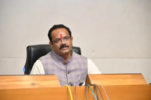 How is the Gujarat government supporting farmers with Rs 9,466 crore?