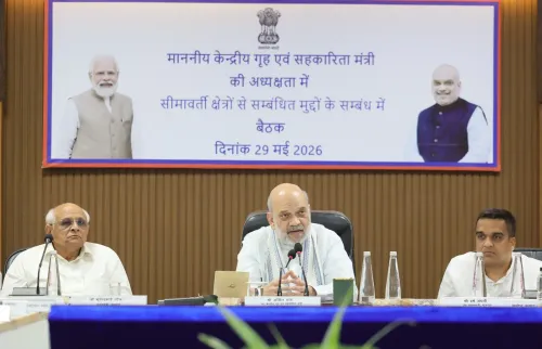अमित शाह का दावा: गुजरात में घुसपैठ और सीमा तस्करी पूरी तरह बंद, भुज में हुई उच्चस्तरीय सुरक्षा समीक्षा