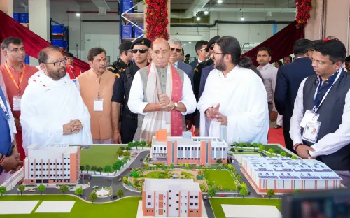 क्या राजनाथ सिंह ने आदिवासी महिलाओं को रोजगार से जोड़ने वाले सेंटर का उद्घाटन किया?