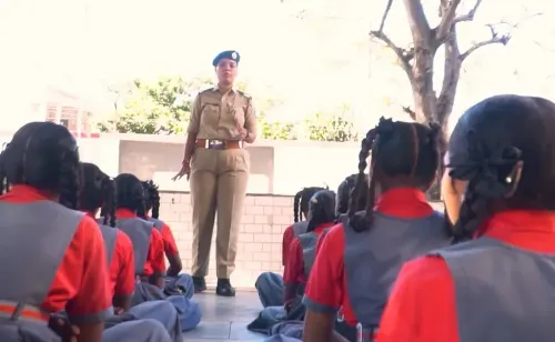 क्या गुजरात सरकार का ‘सक्षम युविका प्रोजेक्ट’ किशोरियों के सशक्तीकरण में सफल हो रहा है?