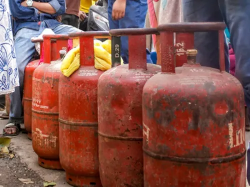 Gujarat Implements 25-Day Booking Gap for Domestic LPG Cylinders Amid West Asia Tensions
