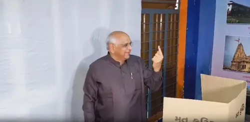 गुजरात स्थानीय निकाय चुनाव 2025: CM भूपेन्द्र पटेल और डिप्टी CM संघवी ने डाला वोट, 9,263 सीटों पर मतदान जारी