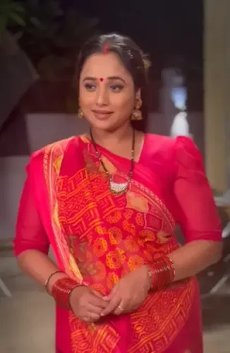 गुलाबी साड़ी में रानी चटर्जी का सादगी भरा लुक, बोलीं- 'सपने बहुत अनमोल हैं'