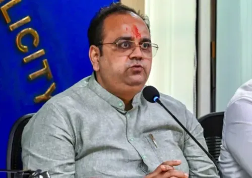दिल्ली में H1N1 के 2,308 मामले, स्वास्थ्य मंत्री पंकज सिंह बोले — स्थिति नियंत्रण में, घबराएँ नहीं