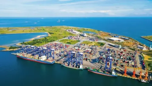 क्या हाईनान मुक्त व्यापार बंदरगाह ने द्वीप-व्यापी विशेष सीमा शुल्क का संचालन शुरू किया?