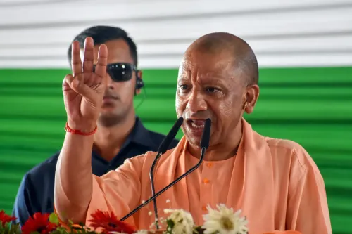 CM योगी का निर्देश: 5 साल से लंबित राजस्व मामले प्राथमिकता से निपटाएं, 'तारीख पर तारीख' की प्रवृत्ति बदलनी होगी