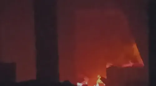 हरदोई में भीषण आग: शोभित इलेक्ट्रॉनिक्स शोरूम में 22 लाख नकदी सहित 2 करोड़ स्वाहा