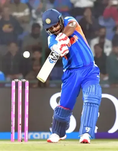What Flaw Did Gavaskar Highlight in Samson Ahead of India-Pakistan Match?