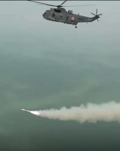 DRDO-नौसेना ने NASAM-SR का सफल साल्वो टेस्ट किया, हेलिकॉप्टर से दागी दो एंटी-शिप मिसाइलें
