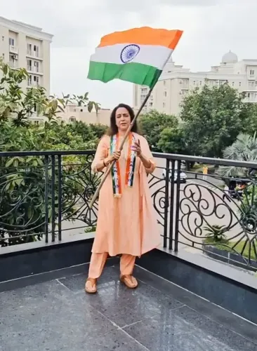 क्या हेमा मालिनी का देशभक्ति भरा अंदाज, 'वंदे मातरम्' की गूंज के साथ तिरंगा लहराने का है?