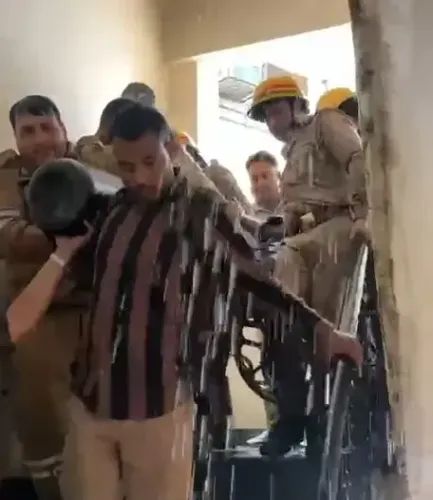 गाजियाबाद: गौर ग्रीन एवेन्यू में भीषण आग, 70 दमकल कर्मियों ने 2 घंटे में बुझाई; 10 लोग सुरक्षित रेस्क्यू