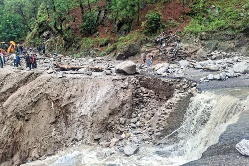 Is Himachal Facing a Monsoon Crisis? 1 Dead, Several Missing in Mandi Due to Cloudbursts and Landslides