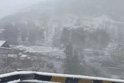 क्या हिमाचल प्रदेश की लाहौल घाटी ने सीजन की पहली बर्फबारी से सफेद चादर ओढ़ ली है?