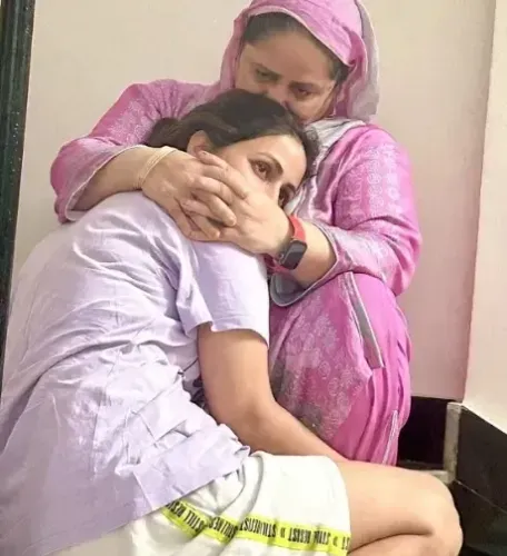 Did Hina Khan's mother send her lunch with a heartfelt note?