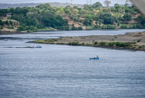 ओंकारेश्वर ज्योतिर्लिंग के पास नर्मदा नदी में नाव पलटी, सभी 10 तीर्थयात्री सुरक्षित