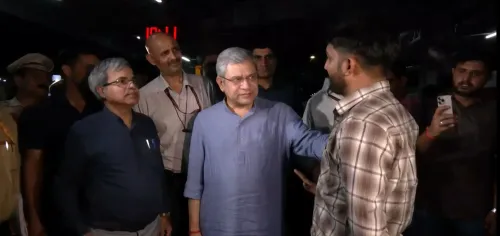 क्या त्योहारी भीड़ के बीच 12,000 विशेष ट्रेनें चल रही हैं? अश्विनी वैष्णव का बयान