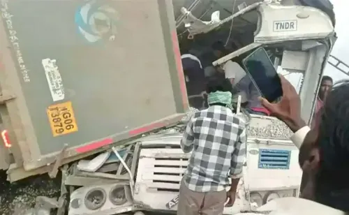 क्या तेलंगाना के रंगारेड्डी में बस-ट्रक की टक्कर में 20 लोगों की जान गई?