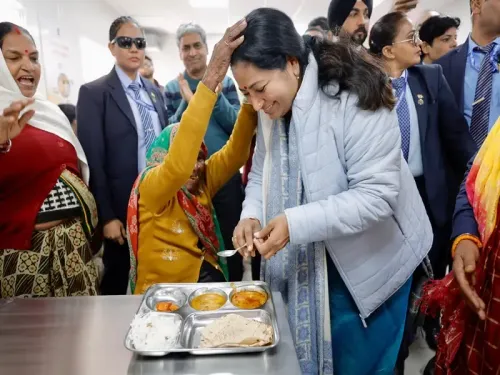 क्या दिल्ली के अटल कैंटीन ने 72 घंटों में 64,446 लोगों को भोजन उपलब्ध कराया? - सीएम रेखा गुप्ता