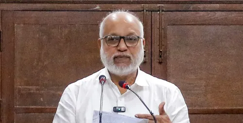 पिनाराई विजयन के घर ED छापेमारी पर माकपा का पलटवार, BJP और कांग्रेस पर लगाया राजनीतिक साजिश का आरोप