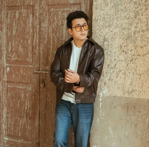 'बूहे बारियां' रिलीज: आदित्य रिखारी ने जन्मदिन पर फैंस को दिया रोमांटिक तोहफा