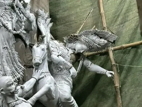 क्या बांग्लादेश में दुर्गा पूजा से पहले मंदिर में तोड़फोड़ की गई?