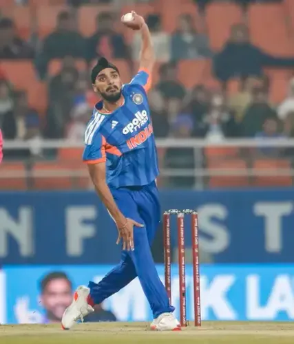 अर्शदीप के साथ गेंदबाजी करने में मजा आता है; वह दूसरे छोर से बनाते हैं बल्लेबाजों पर दबाव : हर्षित राणा