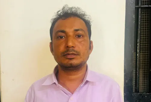 वलसाड में फर्जी डॉक्टर गिरफ्तार: ₹53,751 की 31 ब्रांड दवाएं जब्त, गुजरात में बढ़ते मामले