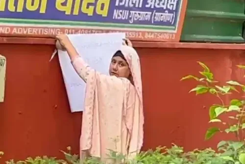 सज्जन कुमार पर हुड्डा की टिप्पणी से आक्रोश, 1984 दंगा पीड़िता ने कांग्रेस सांसद के घर के बाहर लगाया पोस्टर