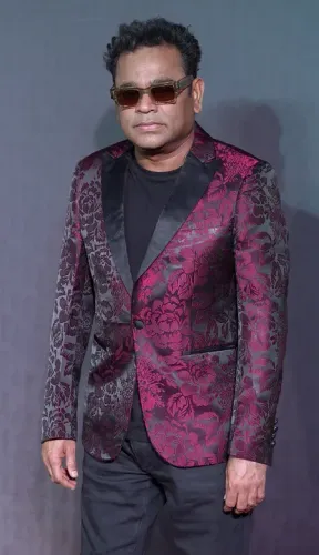 ए.आर. रहमान ने की सोनू निगम की आवाज की तारीफ, पूछा- इतना रोमांटिक कैसे गाते हो?