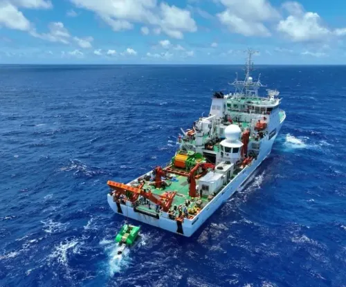 अमेरिका की नई चिंता: चीन का जरूरी मिनरल्स पर बढ़ता दबदबा और समुद्र तल पर माइनिंग