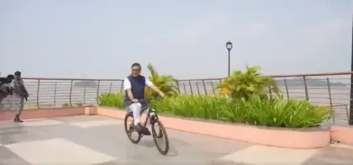 असम में बांस क्रांति: गुवाहाटी के पार्कों में उतरेगी BIS प्रमाणित बांस साइकिल, CM सरमा ने की सवारी
