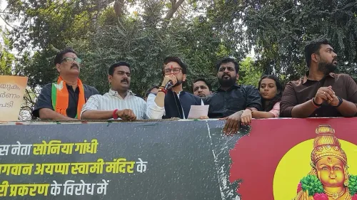 सोनिया गांधी के आवास के बाहर भाजयुमो का प्रदर्शन: अयप्पा मंदिर सोना चोरी मामला